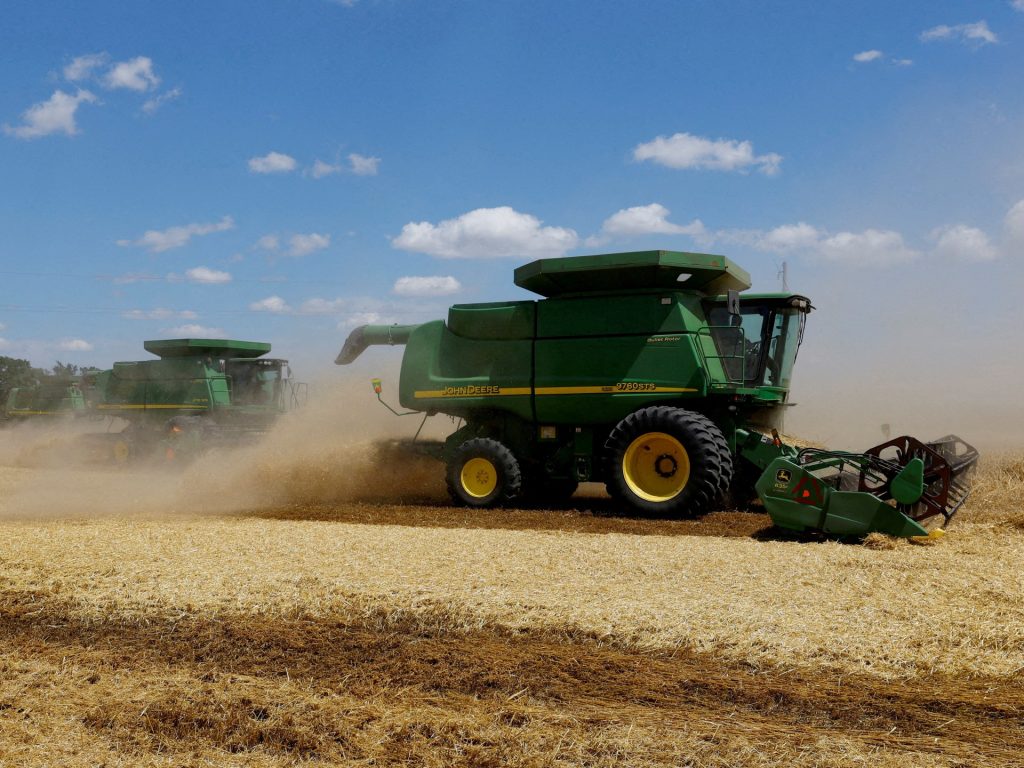 روسيا تشحن 200 ألف طن حبوب مجانية إلى 6 دول أفريقية