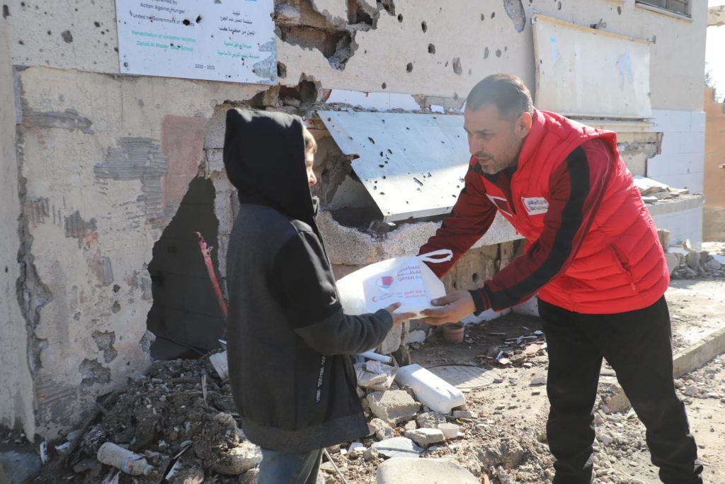 يحلمون برغيف.. هكذا جوعت إسرائيل أطفال غزة