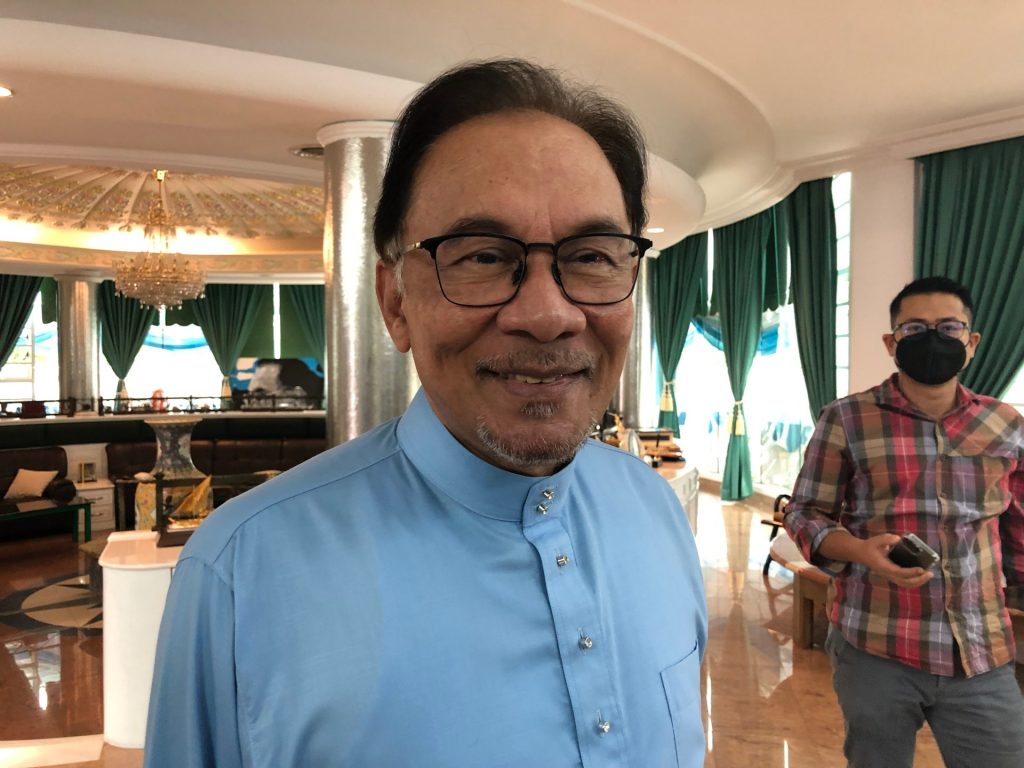 أنور إبراهيم: الغرب يروج للديمقراطية ويتعامى عن القتل في غزة