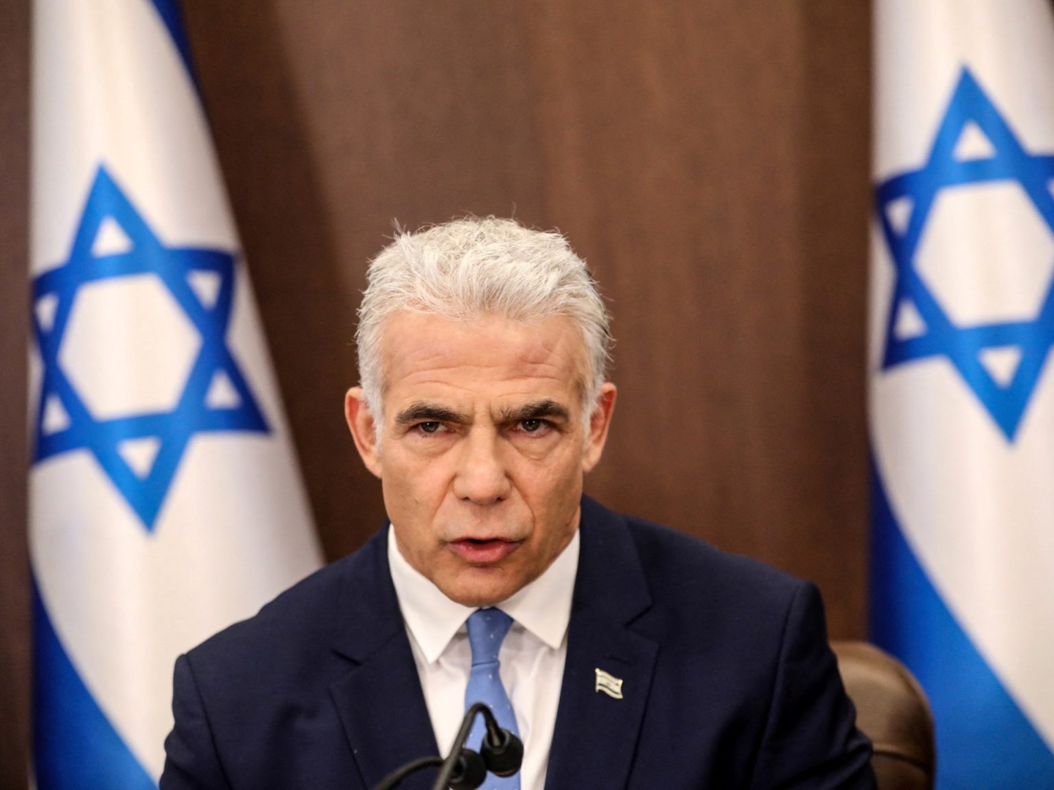 لبيد يدعو آيزنكوت وغانتس لمعارضة مشروع قانون التجنيد