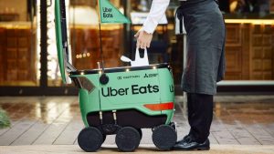 تطلق Uber Eats خدمة التوصيل بالروبوت في اليابان