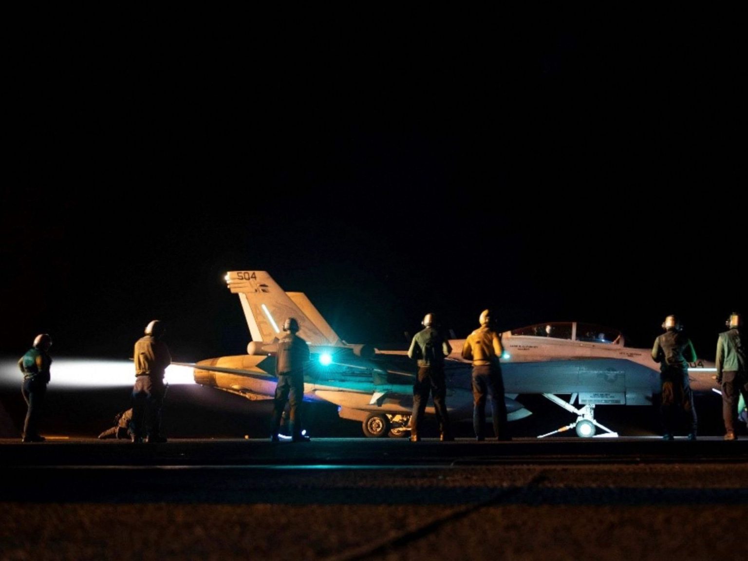 الجيش الأميركي: الحوثيون أطلقوا 6 صواريخ على سفينتين بالقرب من اليمن