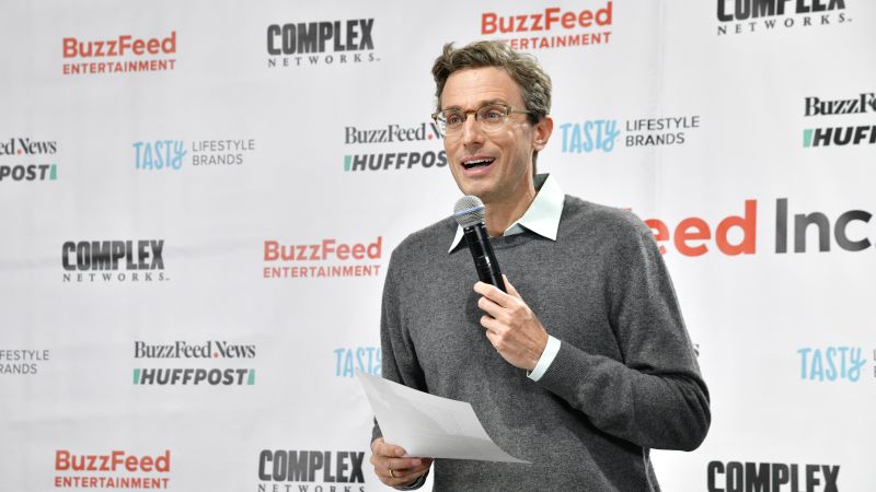 تبيع BuzzFeed الشبكات المعقدة بأقل من نصف ما دفعته مع استمرار تراجع منفذ الوسائط الرقمية