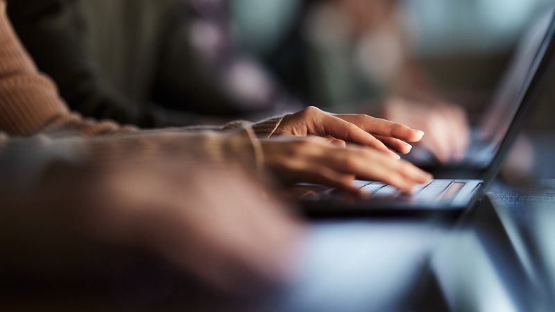 تقول الحكومة الأمريكية إن الأشخاص الحقيقيين فقط هم الذين يمكنهم الحصول على براءة اختراع للاختراعات، وليس الذكاء الاصطناعي