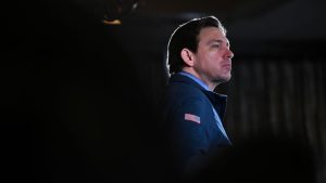 القاضي يرفض دعوى ديزني ضد حاكم ولاية فلوريدا رون ديسانتيس وحلفائه