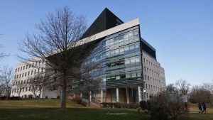 كلية ألبرت أينشتاين للطب تقدم تعليمًا مجانيًا بعد هبة بقيمة مليار دولار