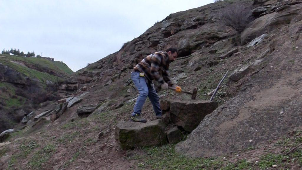 مهنة تتوارثها العائلة.. أفران حجرية عابرة للحدود بأيادٍ تركية