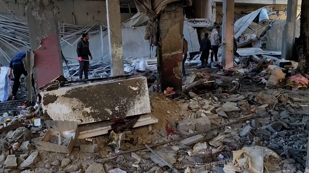 الاحتلال يرتكب مجازر جديدة ويدمر معدات البلديات شمال غزة