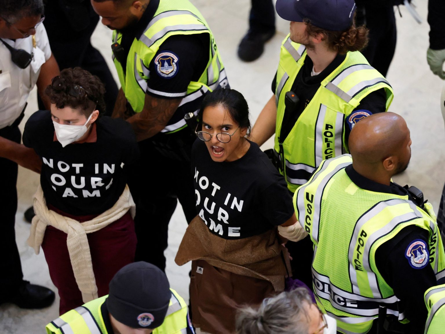 غارديان: إدانة منتقدي إسرائيل باعتبارهم معادين للسامية تحريف للتاريخ