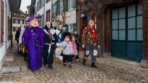 سويسرا.. الذكاء الاصطناعي وتغير المناخ في كرنفال بازل المدرج باليونسكو