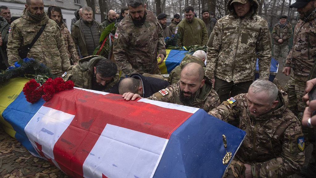 فيديو. جنازة جنديين من الفيلق الوطني الجورجي في كييف