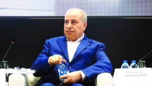 المفكّر الرفاعي لـ «عكاظ»: واقعنا مزدحم بالتهافت على الشاشات