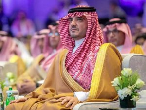 وزير الداخلية يرعى حفل تكريم 193 خريجاً من البرامج الأكاديمية في الإدارة العامة للخدمات الطبية