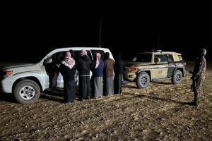 القبض على 5 مخالفين لارتكابهم مخالفة الصيد دون ترخيص بمحمية الملك سلمان الملكية