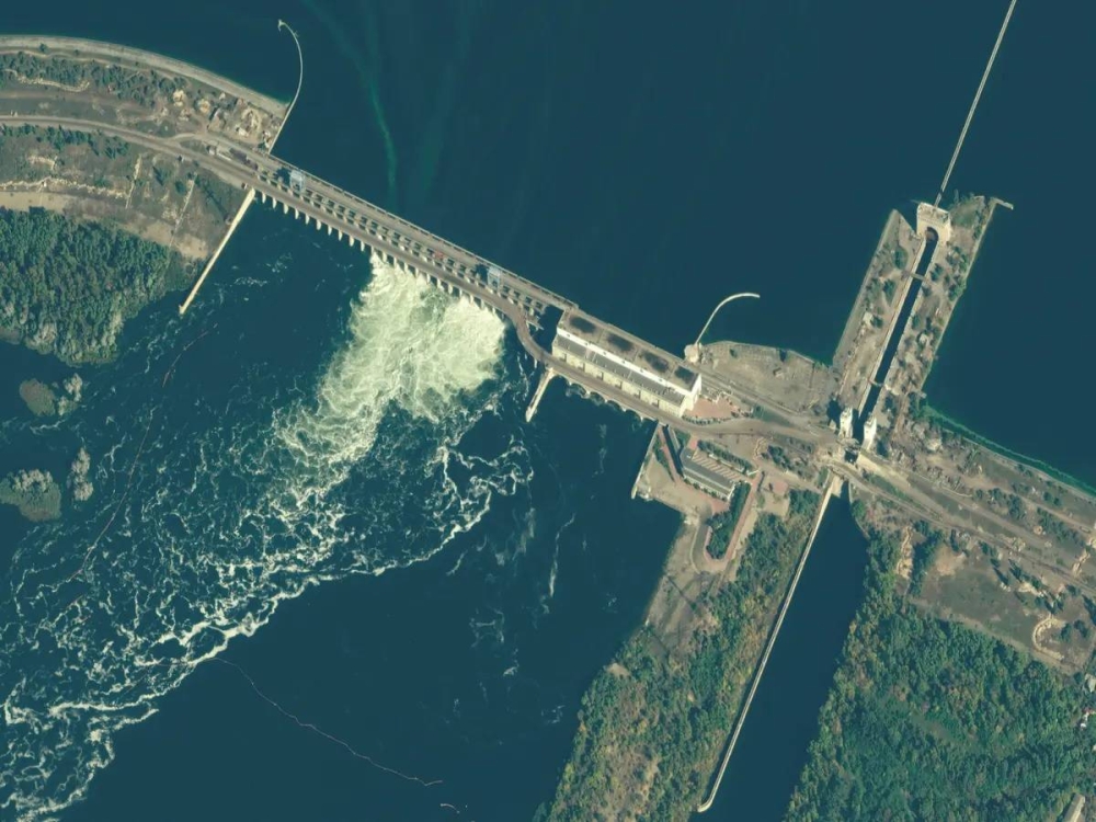 روسيا تقصف أكبر سدود أوكرانيا