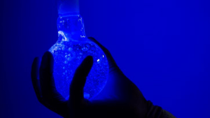 “الأزرق المدرّع”.. الثورة القادمة في تكنولوجيا الشاشات