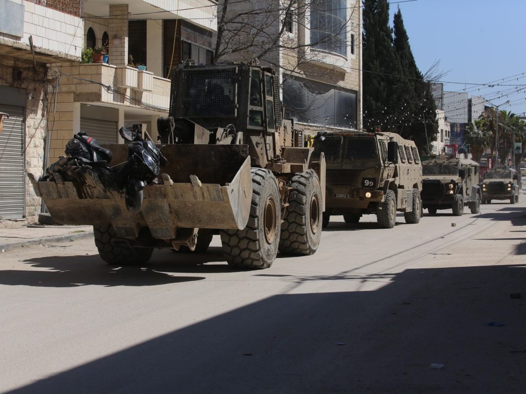 إصابات في اقتحام قوات الاحتلال بلدات بالضفة الغربية