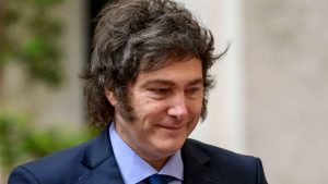 الرئيس الأرجنتيني يوقف تمويل السينما.. وأكبر سوق إنتاج بأميركا اللاتينية مهدد بالإغلاق