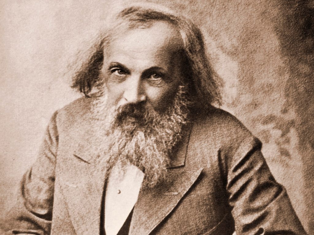 في ذكرى جدول العناصر.. منام غيّر مجرى الكيمياء