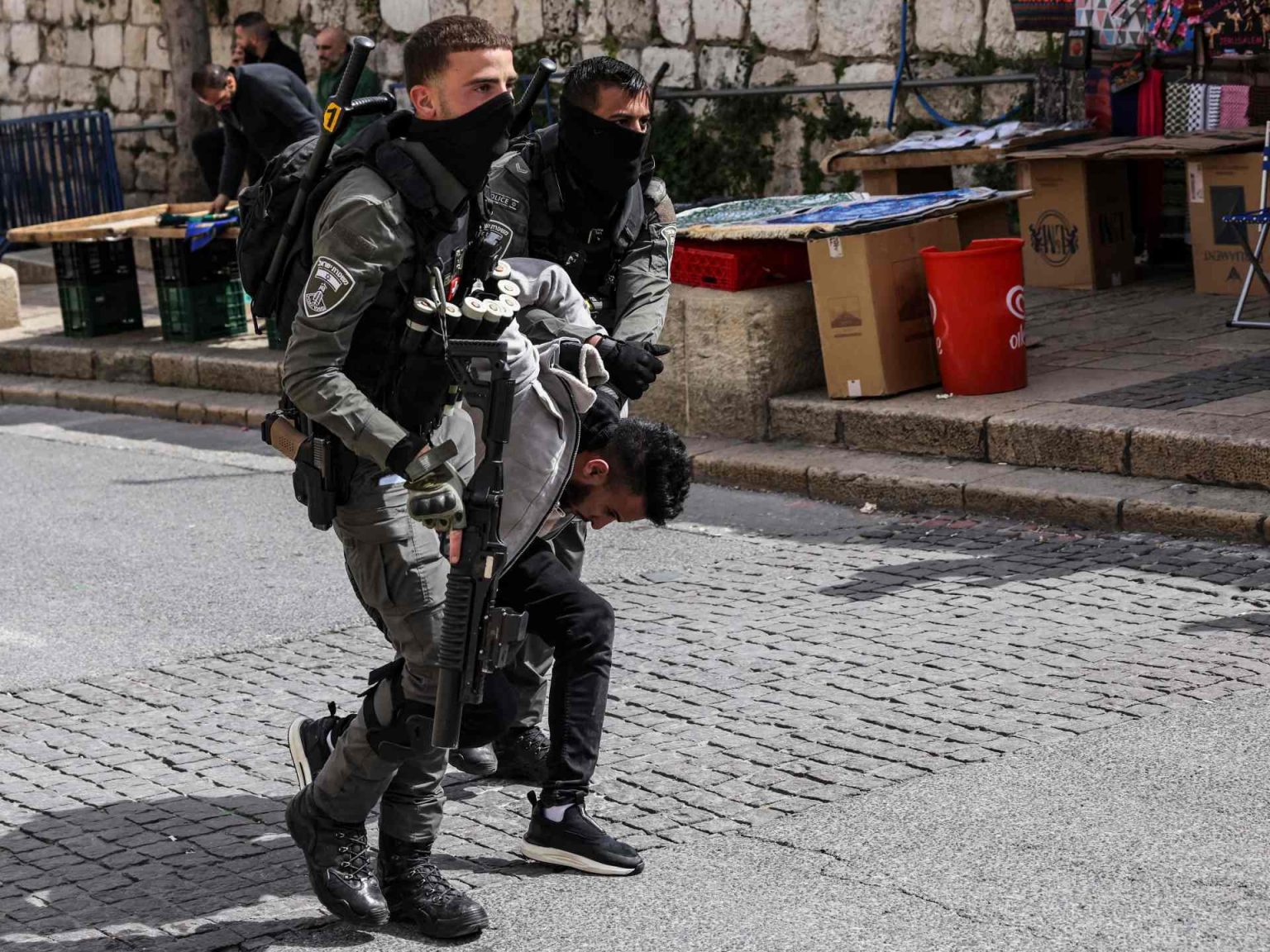 في القدس وليس في غزة.. اعتقال مهين لعدد من الفلسطينيين