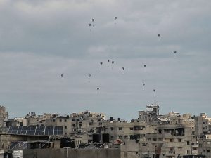 لوبس: 4 أسئلة توضح لماذا يصعب إيصال المساعدات لغزة