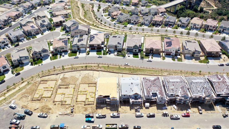 ارتفعت معدلات بناء المنازل الجديدة في الولايات المتحدة الشهر الماضي، مع بقاء معدلات الرهن العقاري مرتفعة