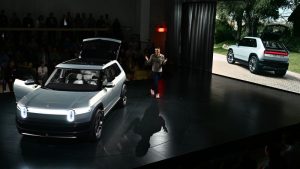 تكشف شركة Rivian عن مركباتها الكهربائية الجديدة ذات الأسعار المعقولة للطرق الوعرة