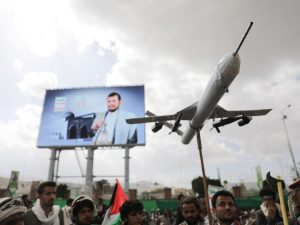 صحيفة روسية: واشنطن ولندن تخوضان “حربا عمياء” ضد الحوثيين