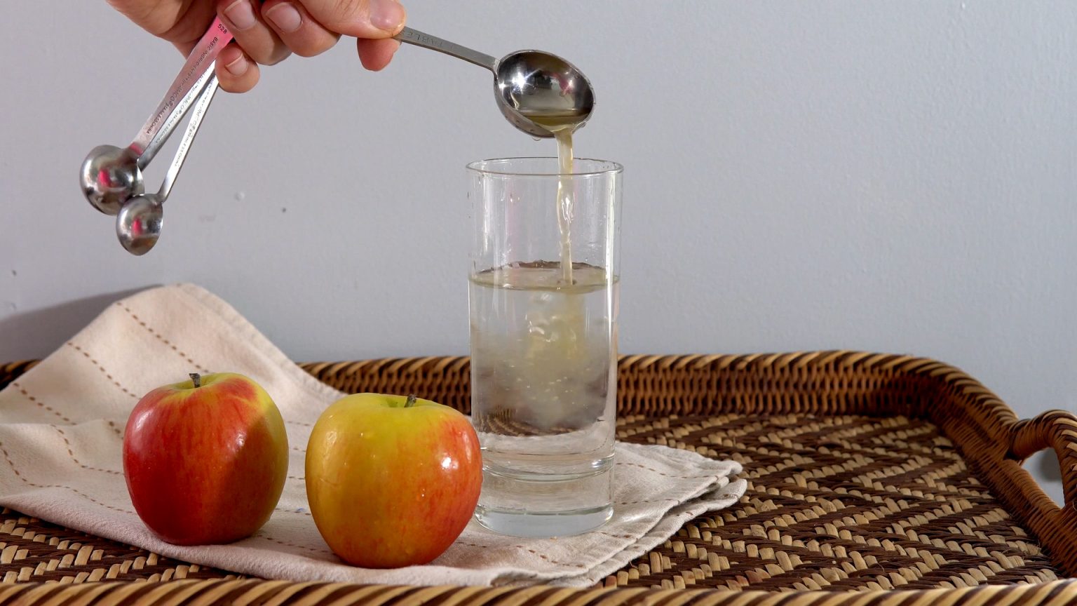 دراسة لبنانية: ملعقة من خل التفاح تؤدي لفقدان 8 كيلوغرامات من الوزن