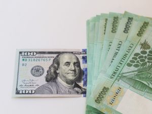 الدولرة.. عندما تُفقد الثقة بالعملات المحلية