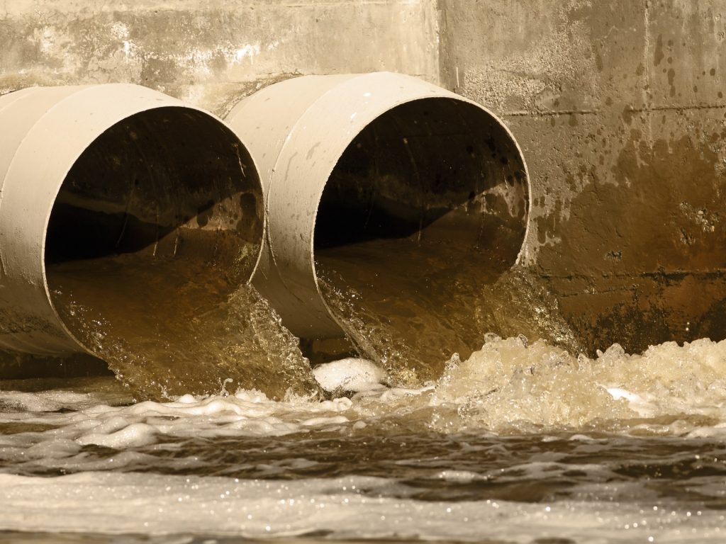 دواء يرفض التحلل في الصرف الصحي.. علماء يتمكنون من تفكيكه