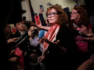 نجمة هوليود سوزان ساراندون: الحديث عن حقيقة ما يجري في غزة قد يفقدك رزقك وأصدقاءك