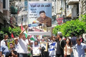 عائلات الأسرى الفلسطينيين تترقب صفقة تبادل