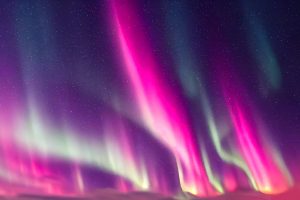 عاصفة جيومغناطيسية شديدة تضرب الأرض وتلهب الشفق القطبي