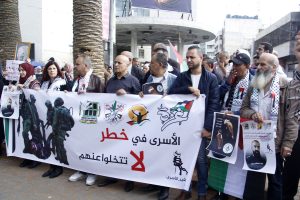 تقرير يحذّر من خطة إسرائيلية لطرد 450 أسيرا فلسطينيا من القدس للضفة