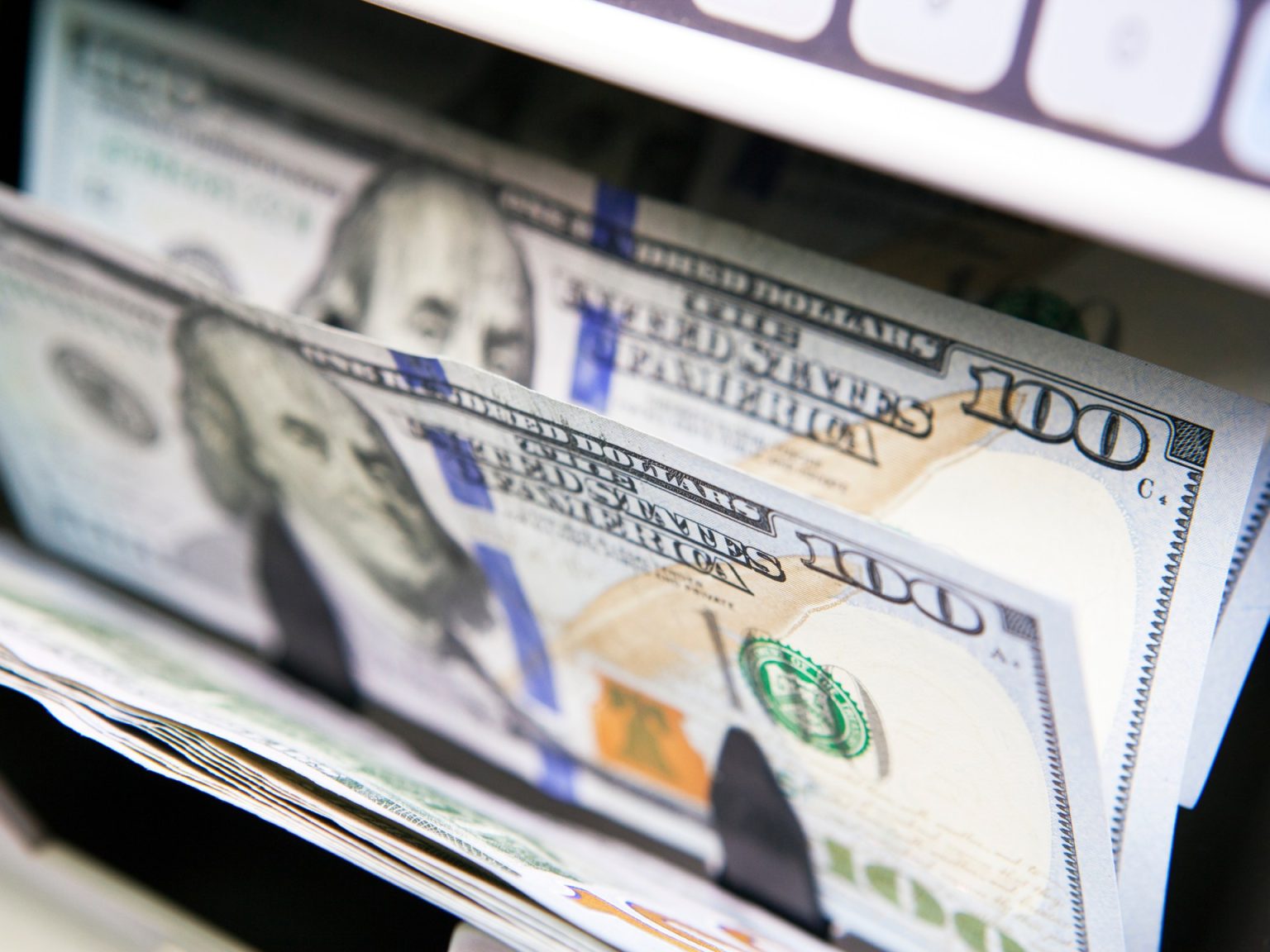 أميركا.. نمو الوظائف فوق التوقعات واحتمالات خفض الفائدة تتلاشى