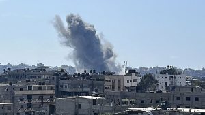 التغطية مستمرة| قصف إسرائيلي على مخيم النصيرات واقتحامات للجيش الإسرائيلي في الضفة الغربية