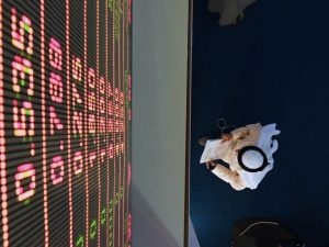 تراجع بورصتي الإمارات بعد الهجوم على إيران