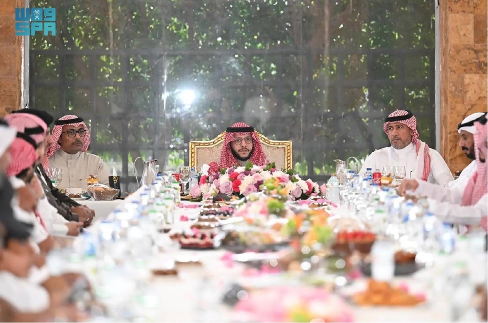 سعود بن نهار يشارك الإفطار الجماعي لذوي الإعاقة والعمالة البلدية بالطائف