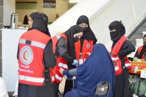 بالطيران والسكوتر والجولف وأسطول مركبات.. نجاح خطة «الهلال الأحمر» في رمضان