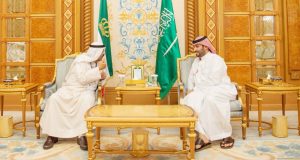 ولي العهد يستعرض تطوير العلاقات مع أمير الكويت ورئيس وزراء العراق