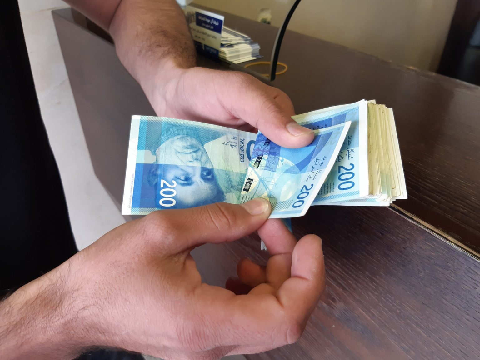 الشيكل عند أدنى مستوى في 5 أشهر بسبب التوتر بين إسرائيل وإيران