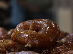 حلوى “المخارق” الرمضانية.. فخر مدينة باجة التونسية