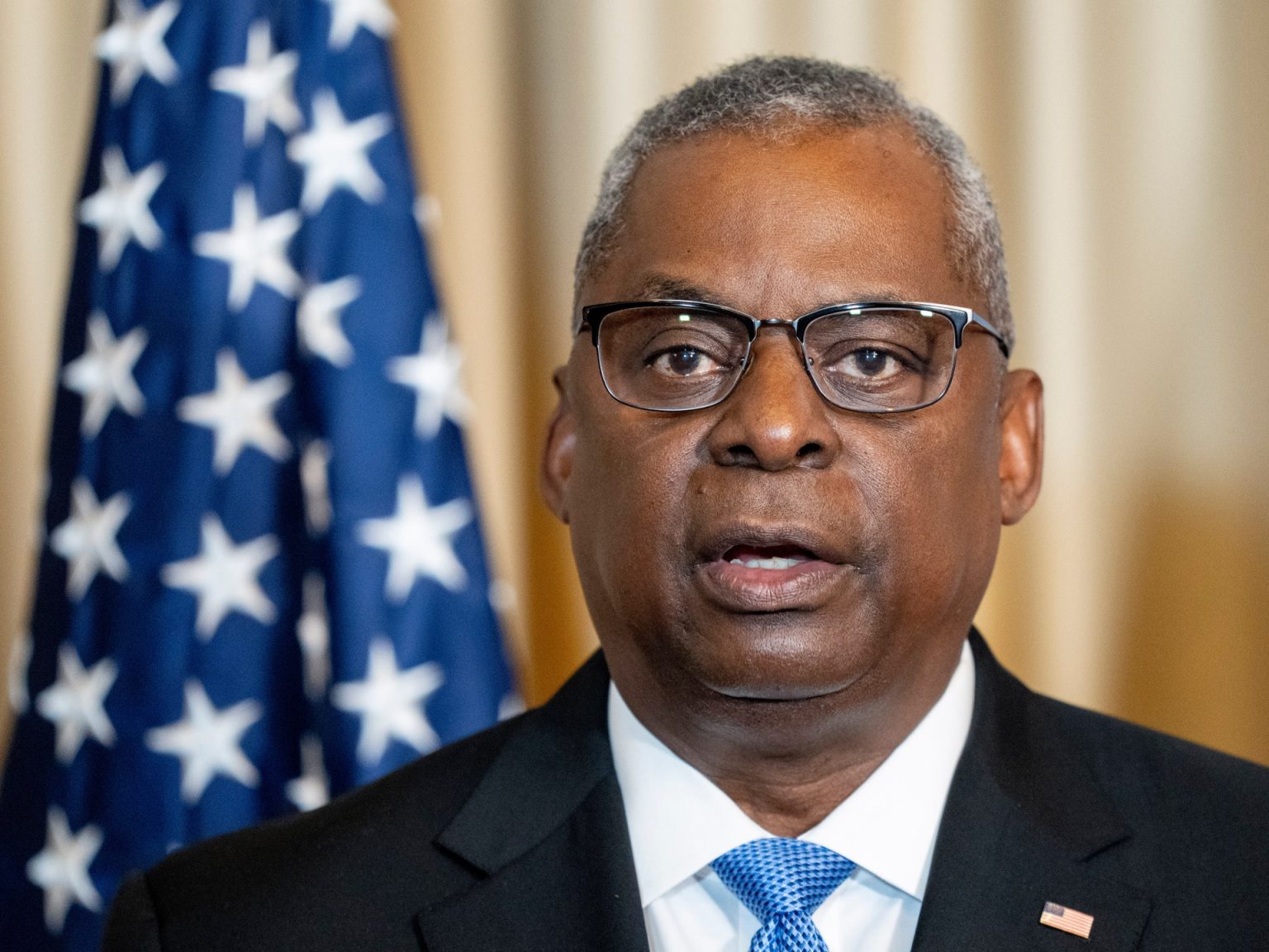 أوستن يجري اتصالات مكثفة بنظرائه في الشرق الأوسط