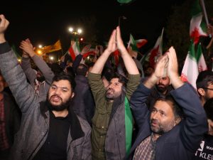 لا مصلحة للطرفين في التصعيد.. صحف فرنسية: هجوم إيران على إسرائيل انتقام محسوب بعناية