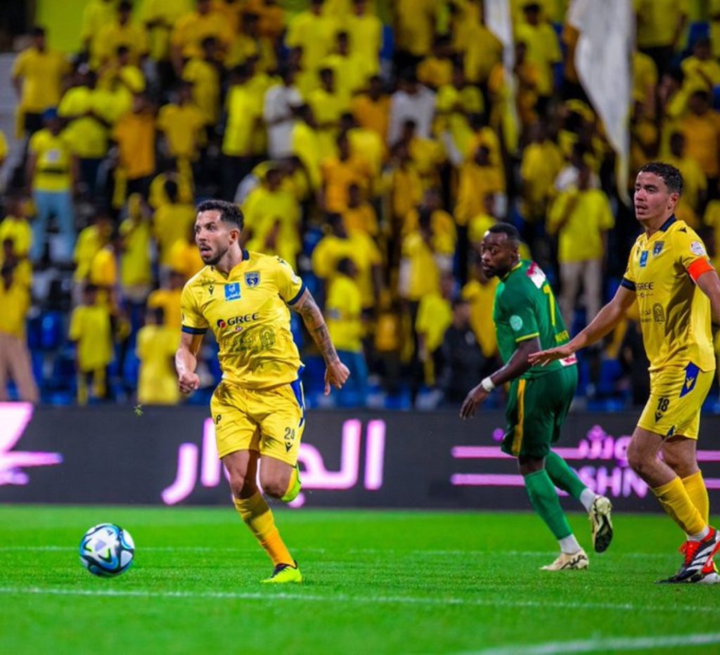 التعادل يحسم مواجهة التعاون والخليج في دوري روشن