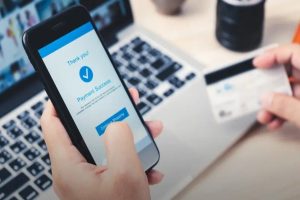 «المركزي»: 70% حصة المدفوعات الإلكترونية من إجمالي عمليات الدفع لعام 2023