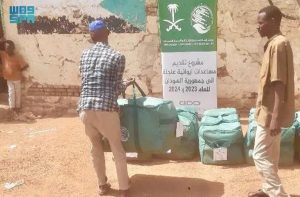 «إغاثي الملك سلمان» يوزع 266 حقيبة إيوائية في ولاية الخرطوم بالسودان