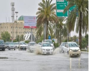 المرور: تجنب 5 سلوكيات في القيادة عند هطول الأمطار