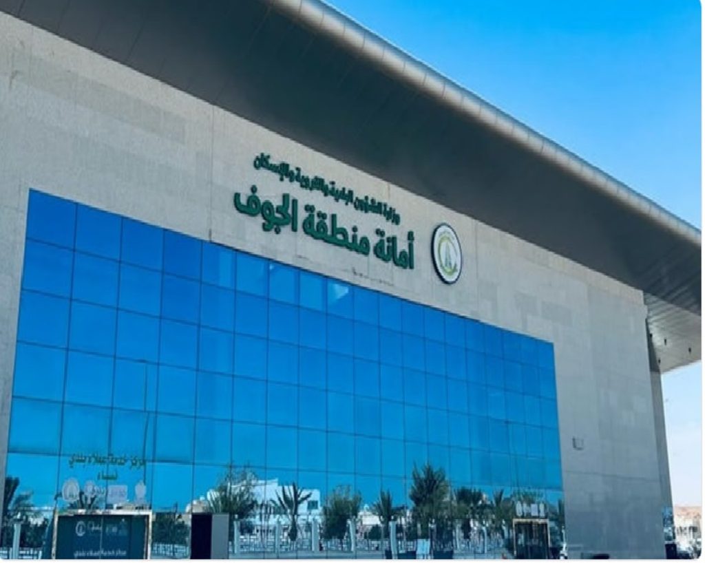 أمانة الجوف تواصل أعمال التدخل الحضري بطريق الأمير عبدالإله بسكاكا